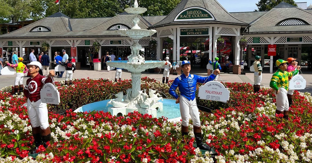 The fountain and flowers at Saratoga Raceway.